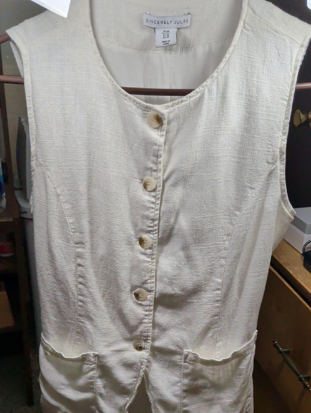 Sincerly Jules Cream Textured Sleeveless Button-Front Blouse‎